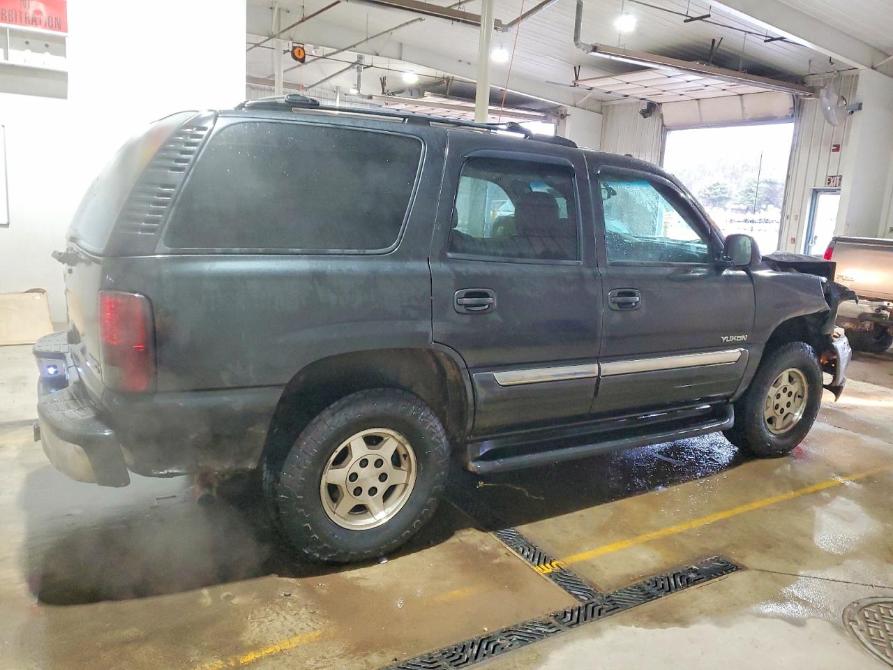 2004 GMC YUKON photo 3