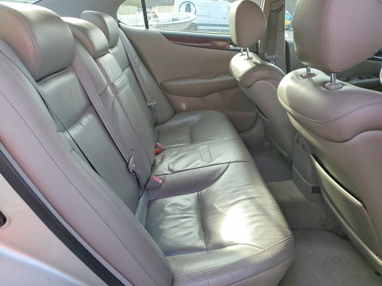 2002 LEXUS ES 300 photo 28