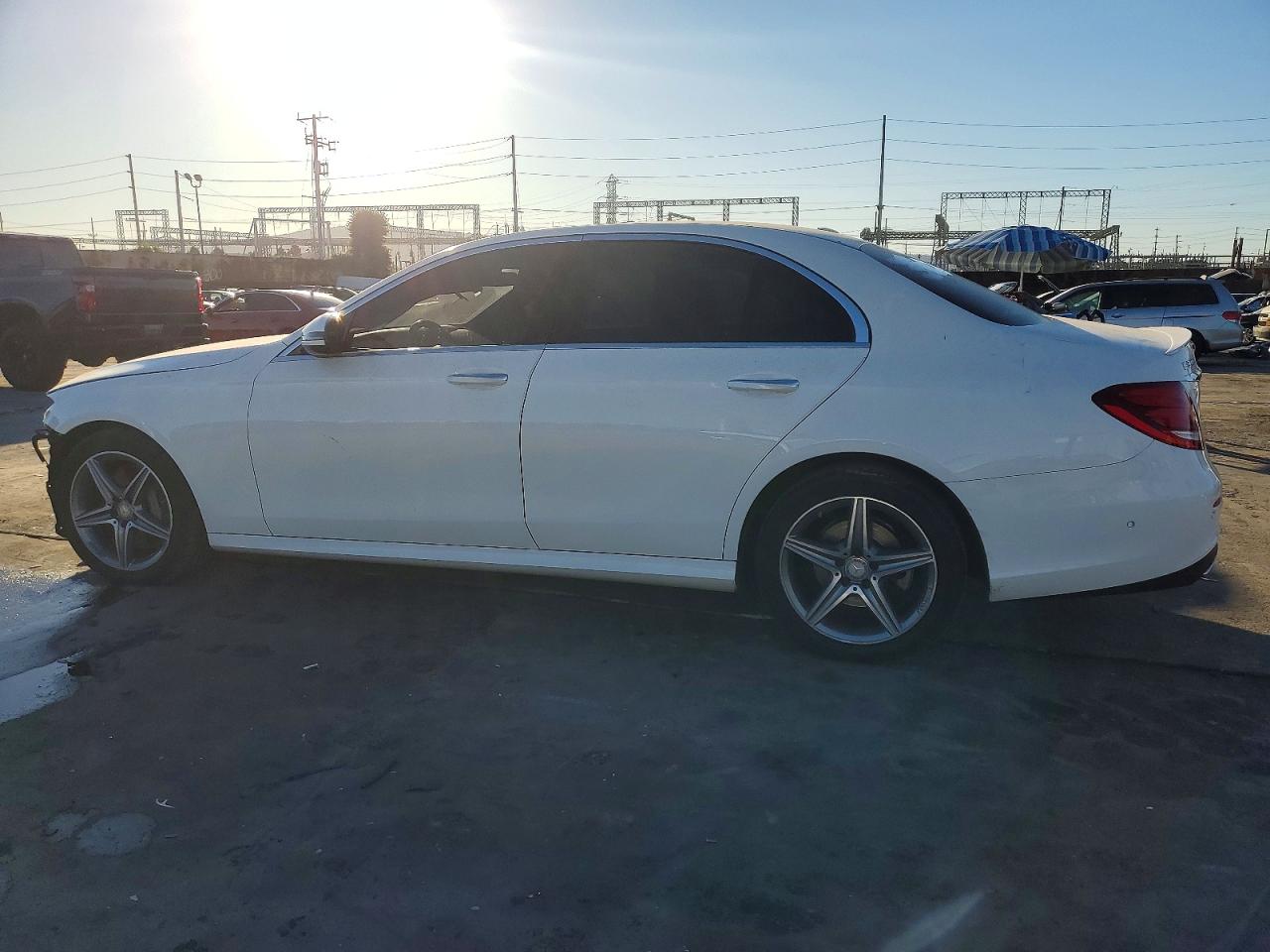 2017 MERCEDES-BENZ E 300 photo 2