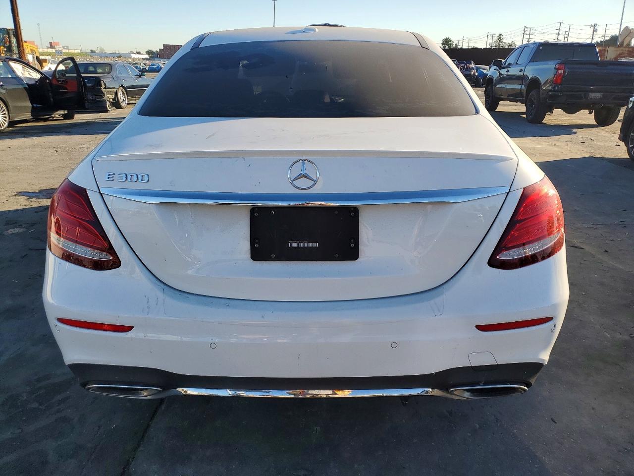 2017 MERCEDES-BENZ E 300 photo 6