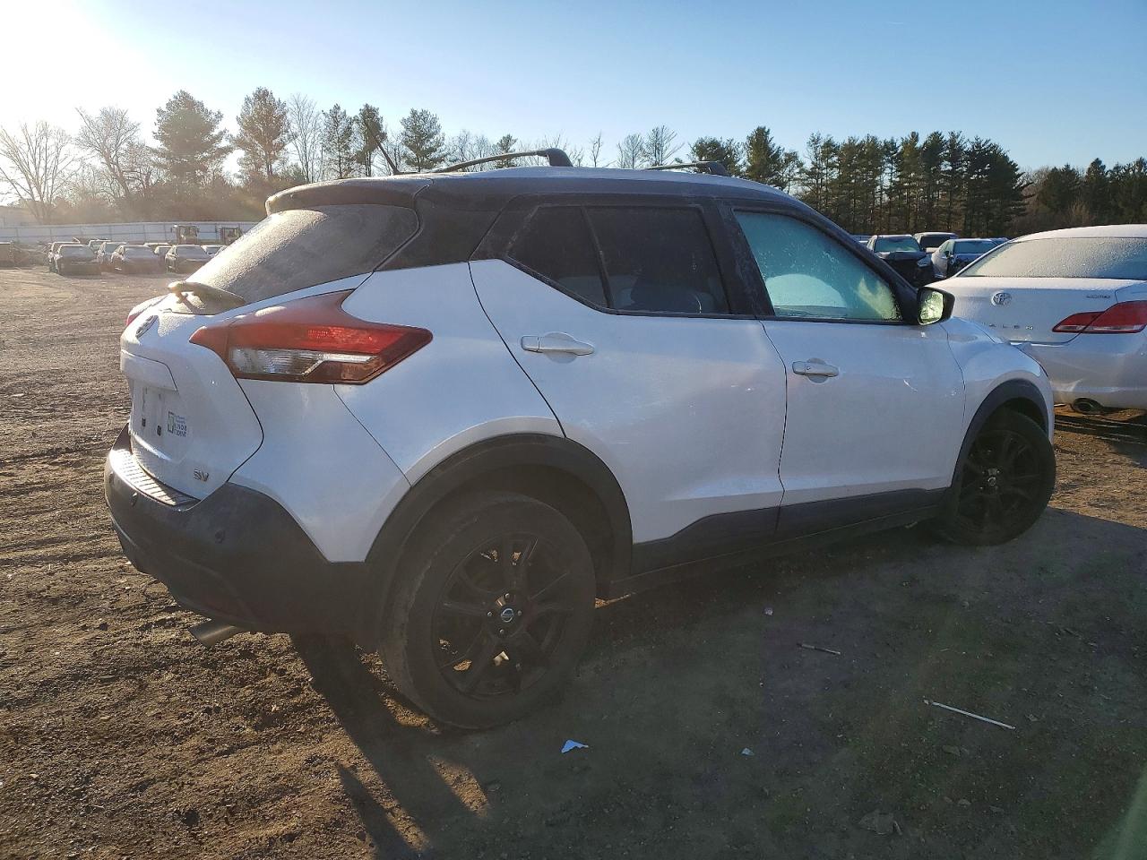2020 NISSAN KICKS SV photo 3