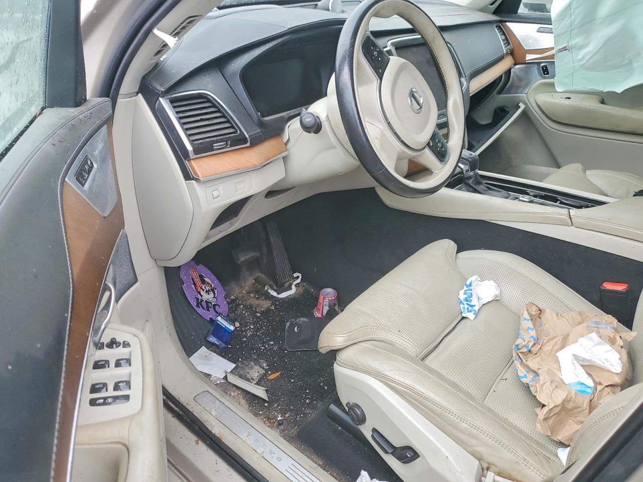 2017 VOLVO XC90 T6 photo 22
