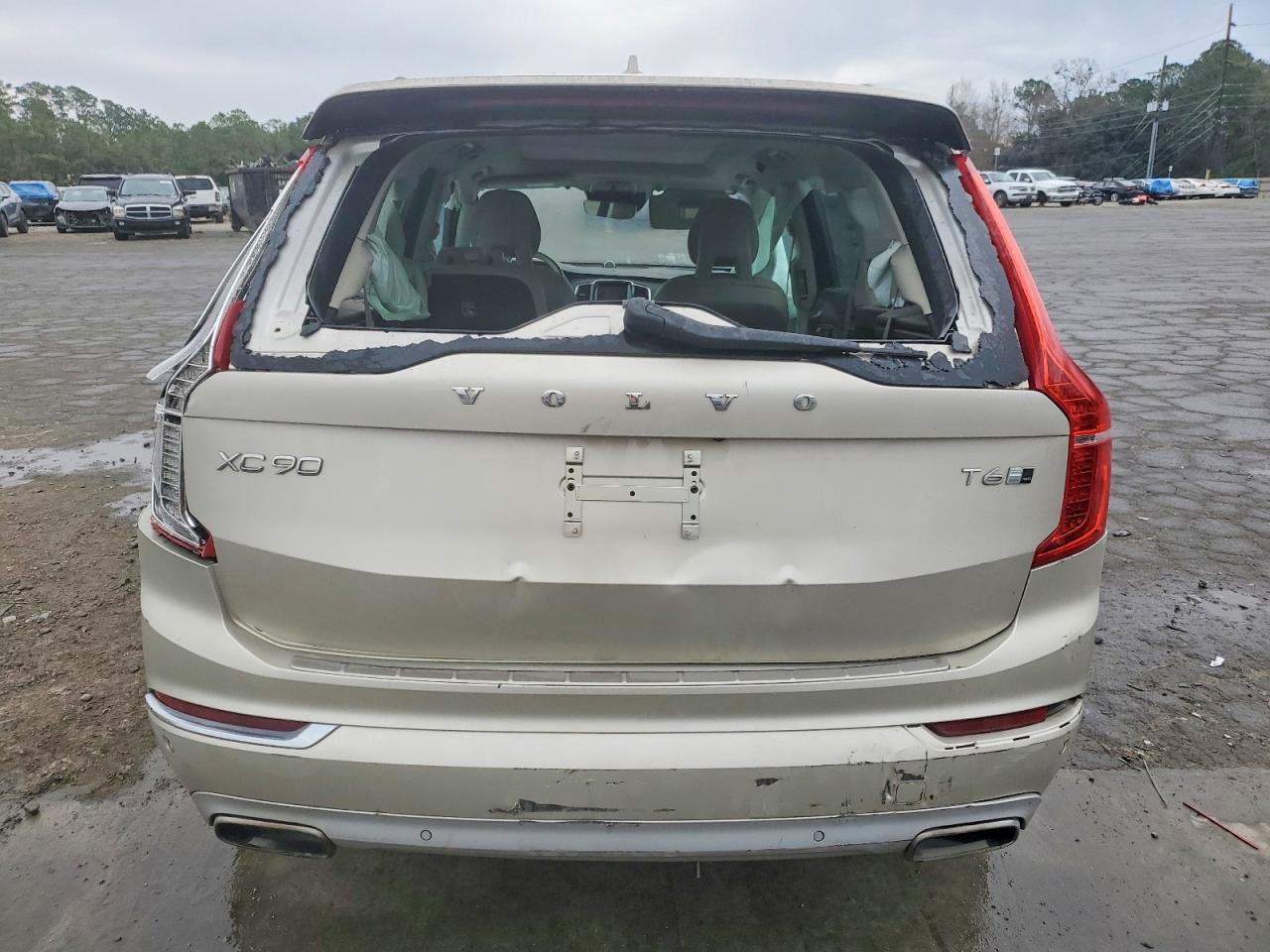 2017 VOLVO XC90 T6 photo 16
