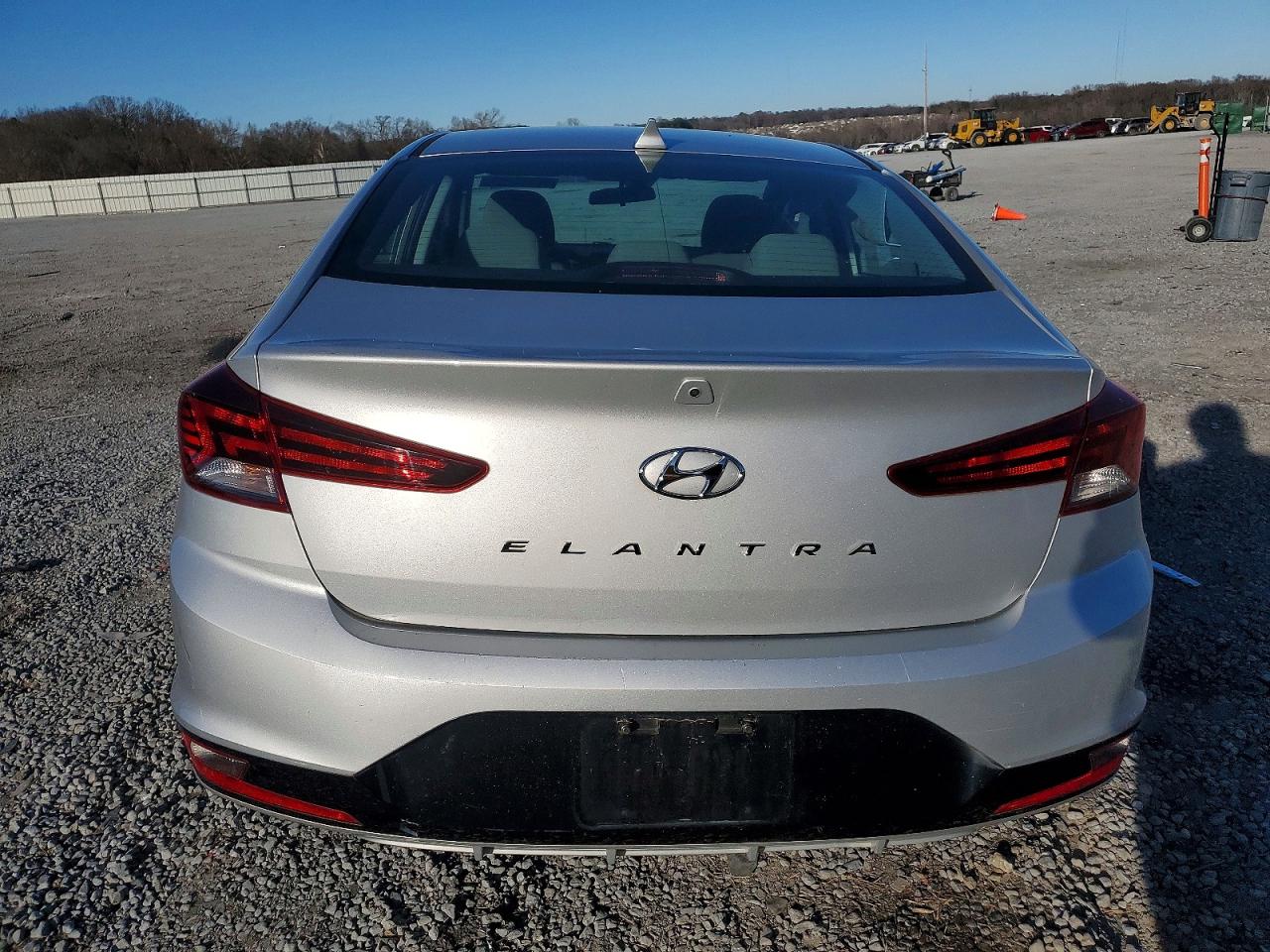 2019 HYUNDAI ELANTRA SE photo 6