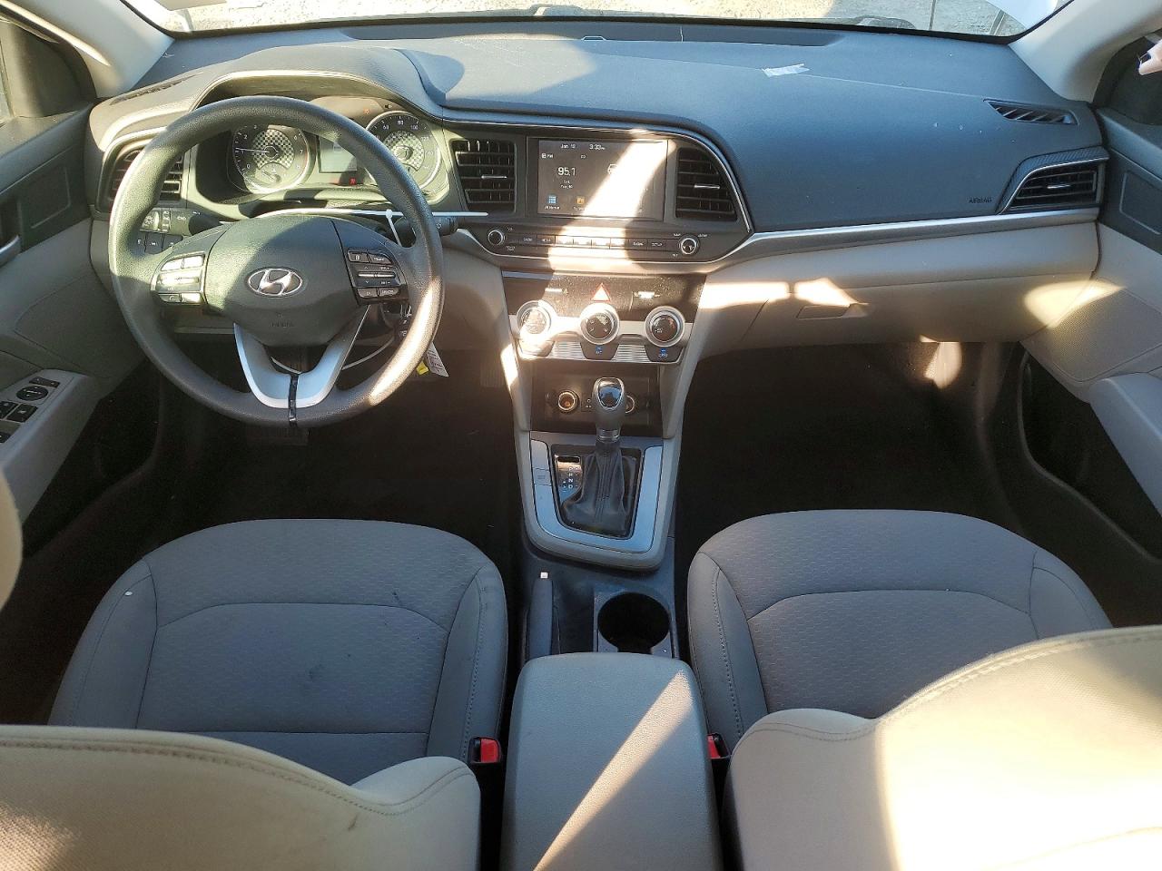 2019 HYUNDAI ELANTRA SE photo 8