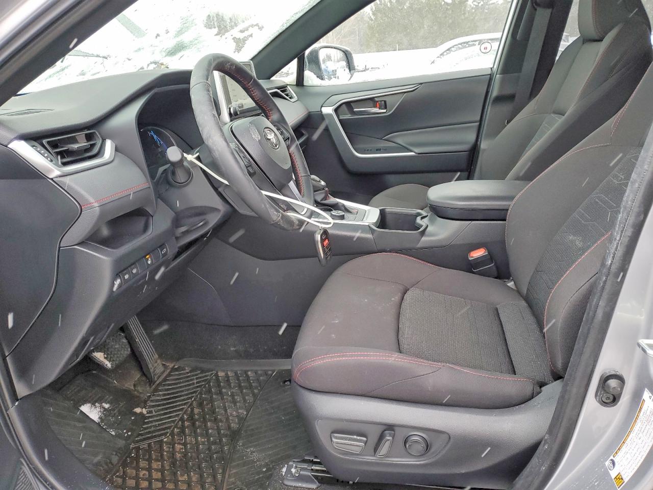2025 TOYOTA RAV4 XSE photo 7