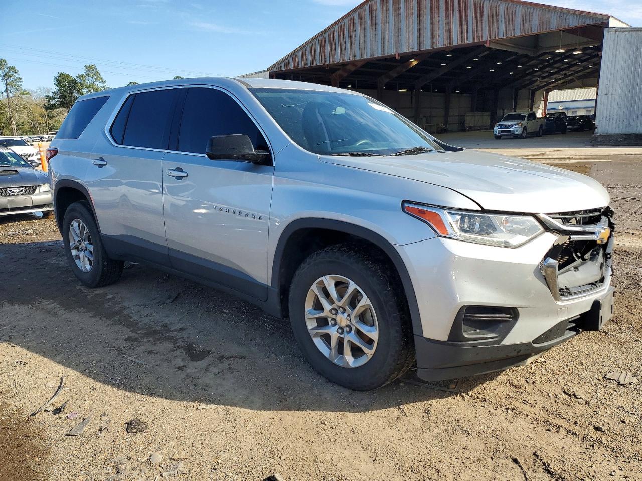 2019 CHEVROLET TRAVERSE LS photo 4