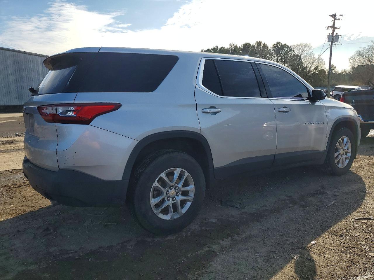2019 CHEVROLET TRAVERSE LS photo 3