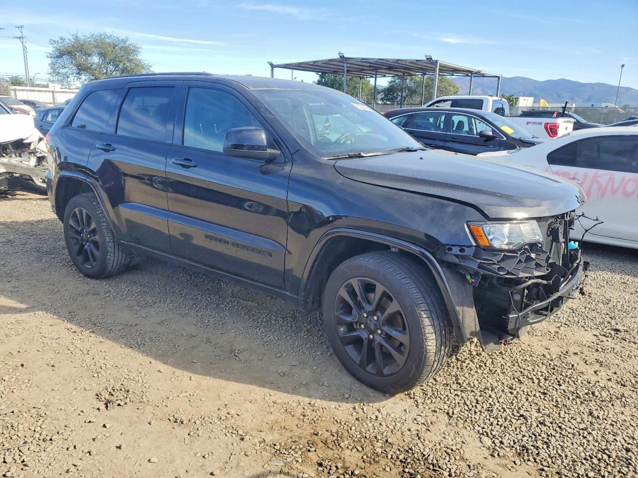 2020 JEEP GRAND CHEROKEE LAREDO photo 7
