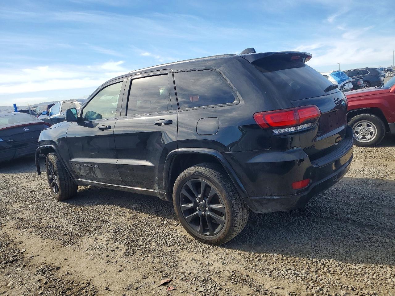 2020 JEEP GRAND CHEROKEE LAREDO photo 3
