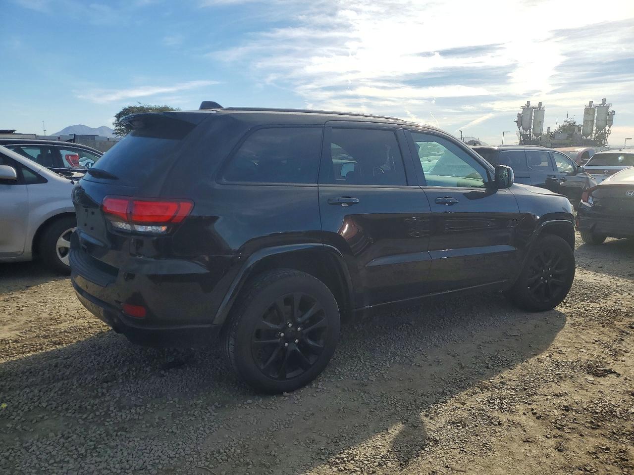 2020 JEEP GRAND CHEROKEE LAREDO photo 5