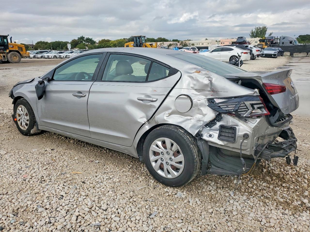 2020 HYUNDAI ELANTRA SE photo 3