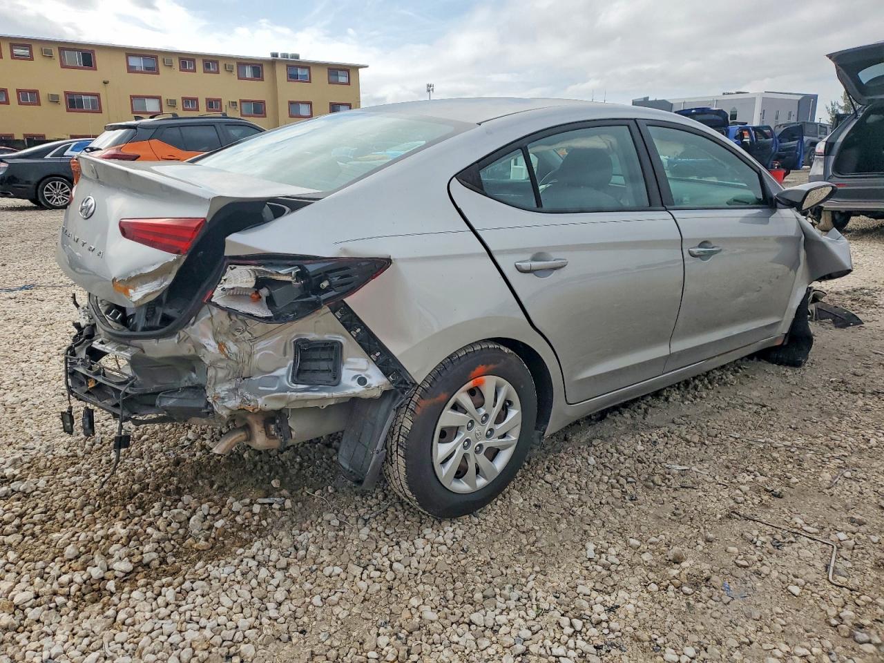 2020 HYUNDAI ELANTRA SE photo 5