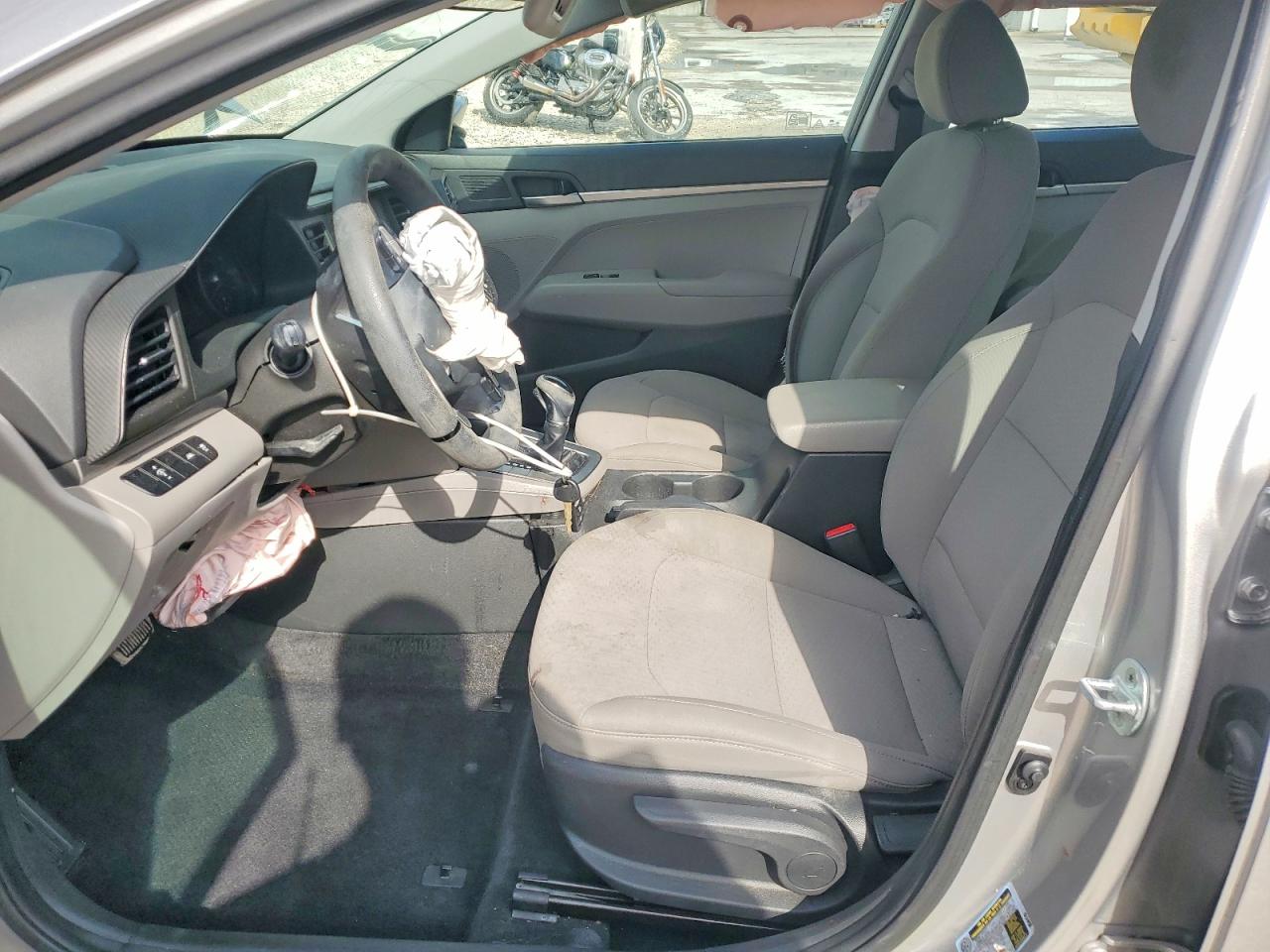 2020 HYUNDAI ELANTRA SE photo 13