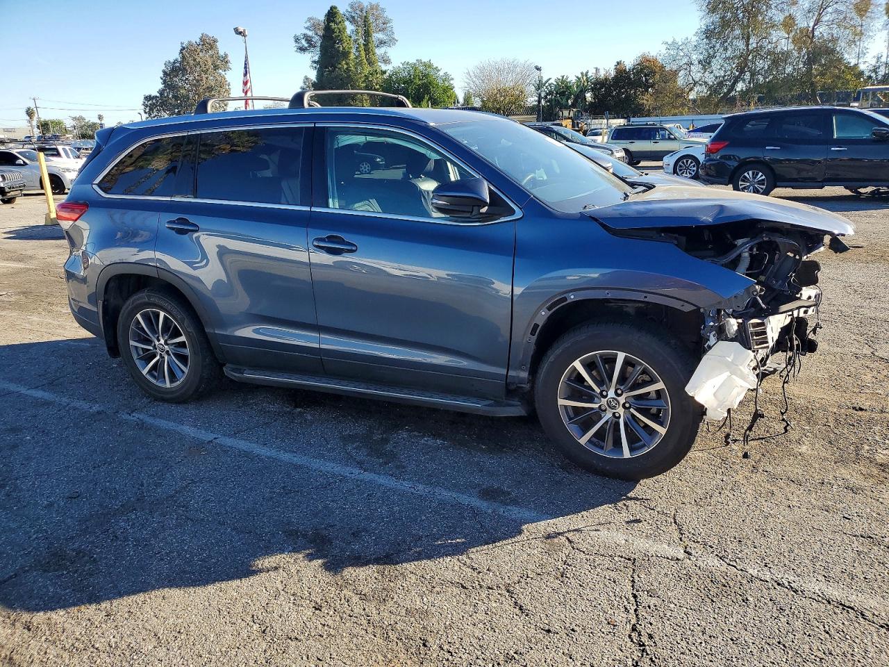 2019 TOYOTA HIGHLANDER XLE photo 4