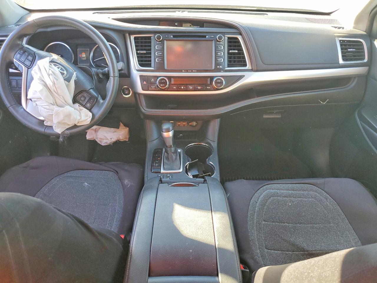 2019 TOYOTA HIGHLANDER XLE photo 8