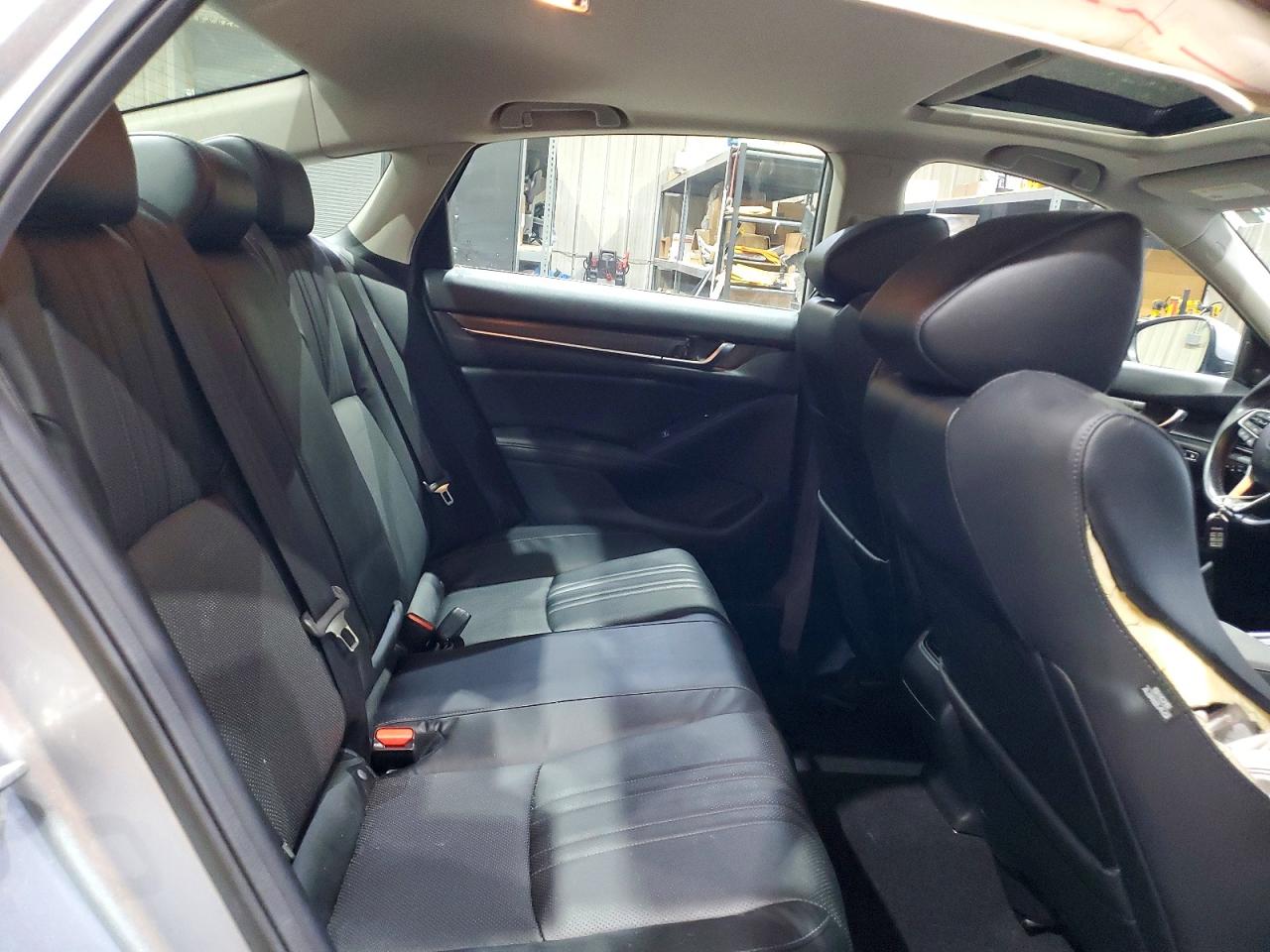 2018 HONDA ACCORD TOURING photo 19