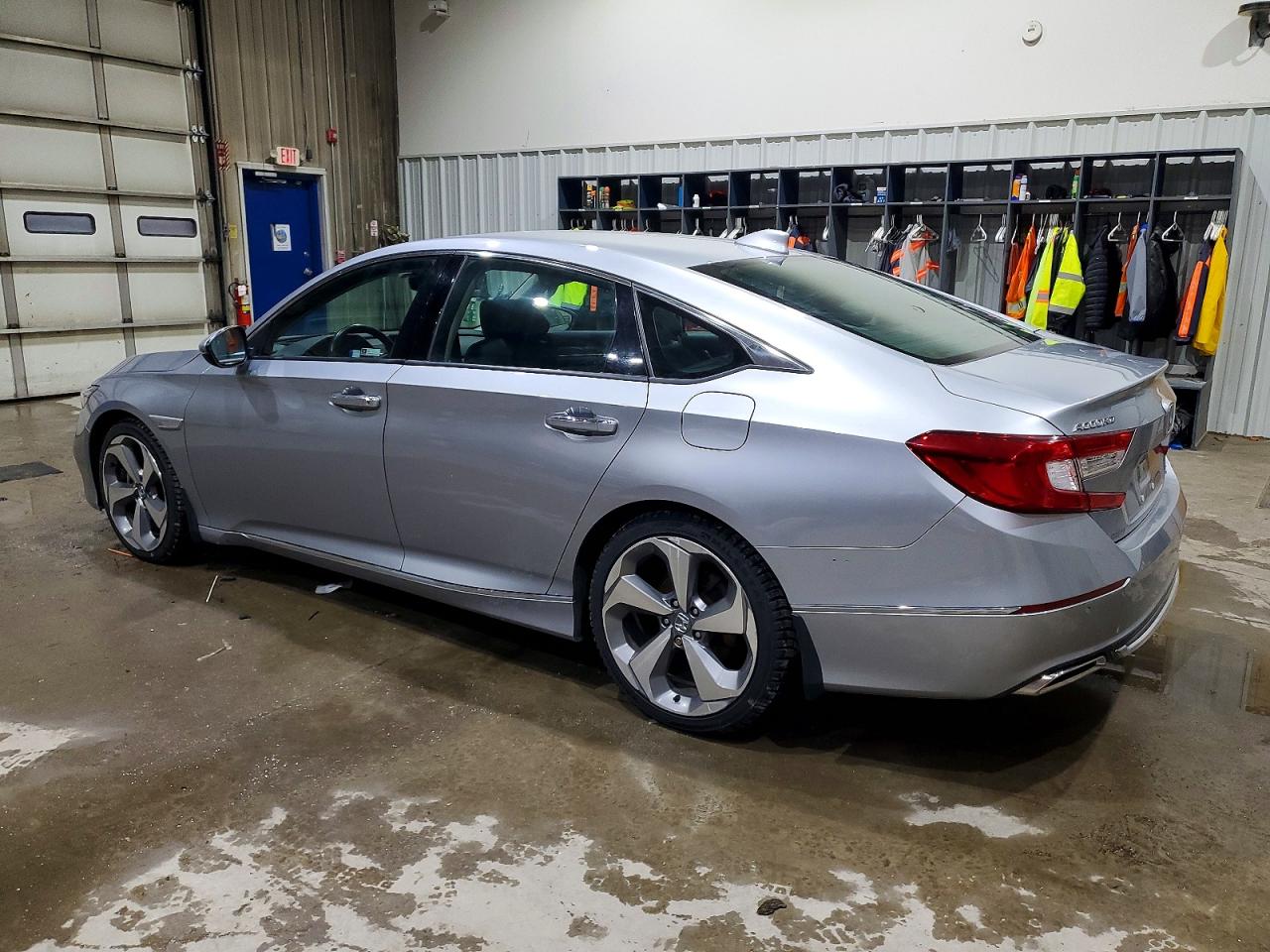 2018 HONDA ACCORD TOURING photo 3