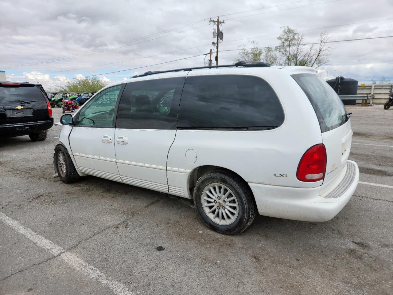1999 CHRYSLER TOWN & COUNTRY LX photo 4