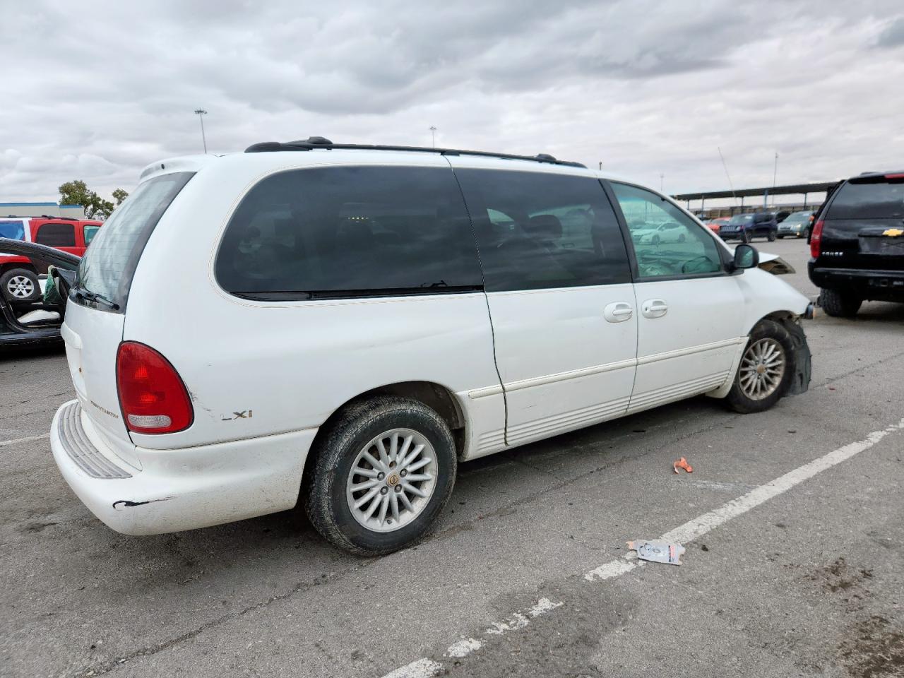 1999 CHRYSLER TOWN & COUNTRY LX photo 7