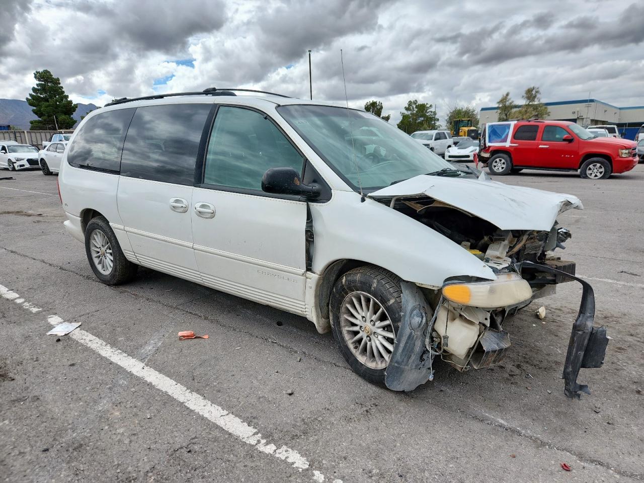 1999 CHRYSLER TOWN & COUNTRY LX photo 10