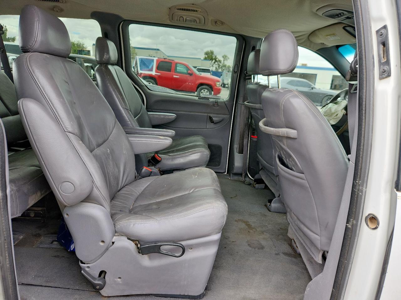 1999 CHRYSLER TOWN & COUNTRY LX photo 31