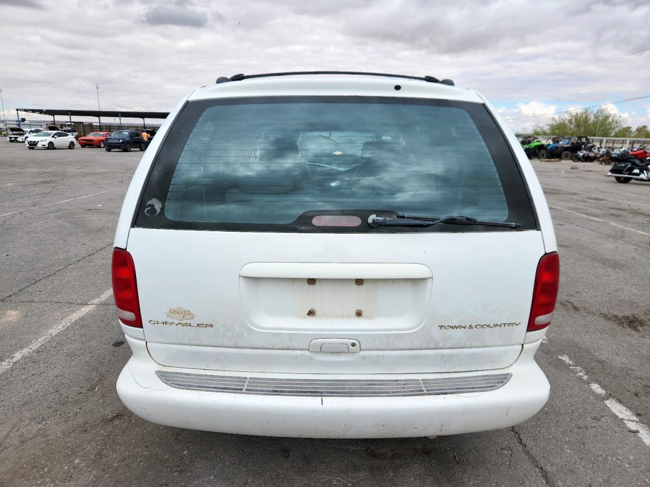 1999 CHRYSLER TOWN & COUNTRY LX photo 16