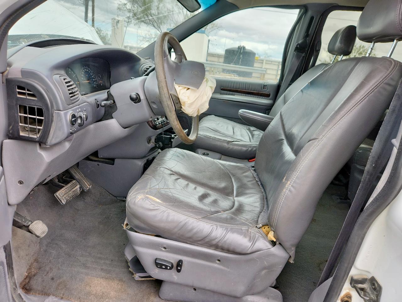 1999 CHRYSLER TOWN & COUNTRY LX photo 19