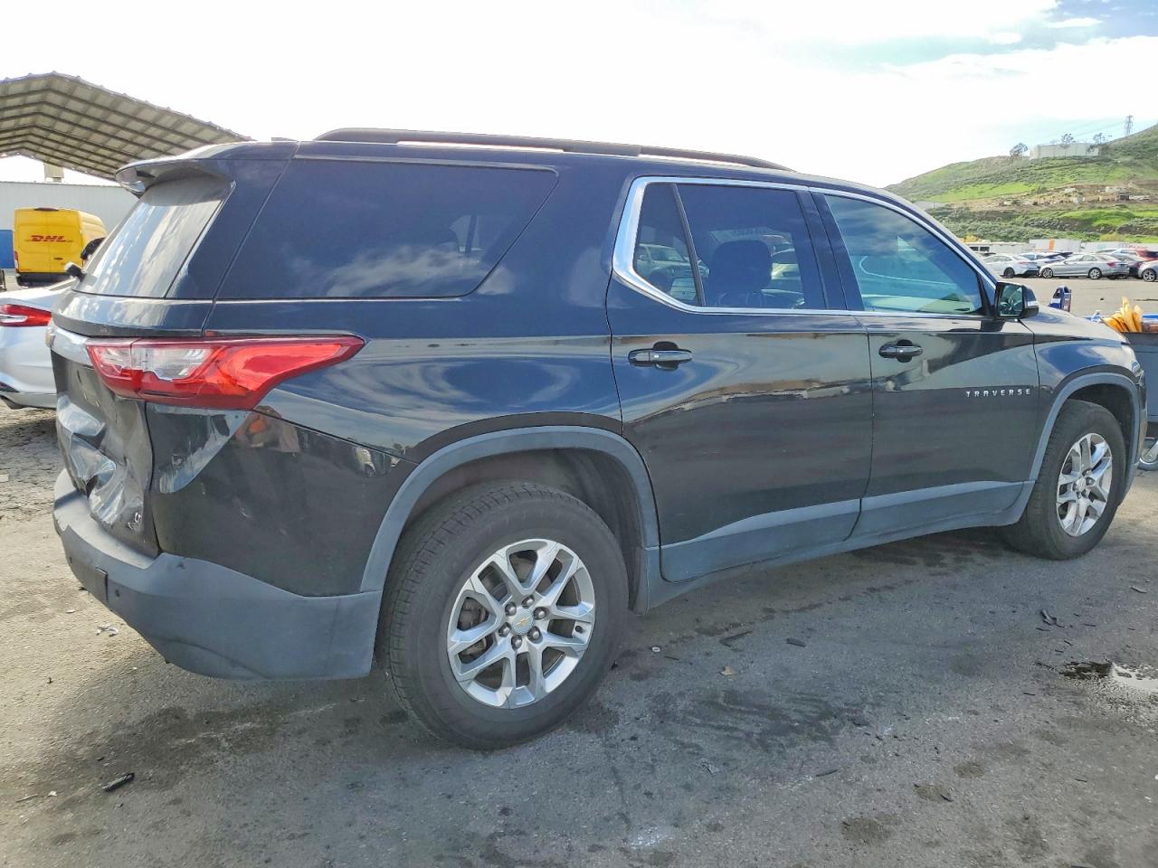 2019 CHEVROLET TRAVERSE LT photo 3