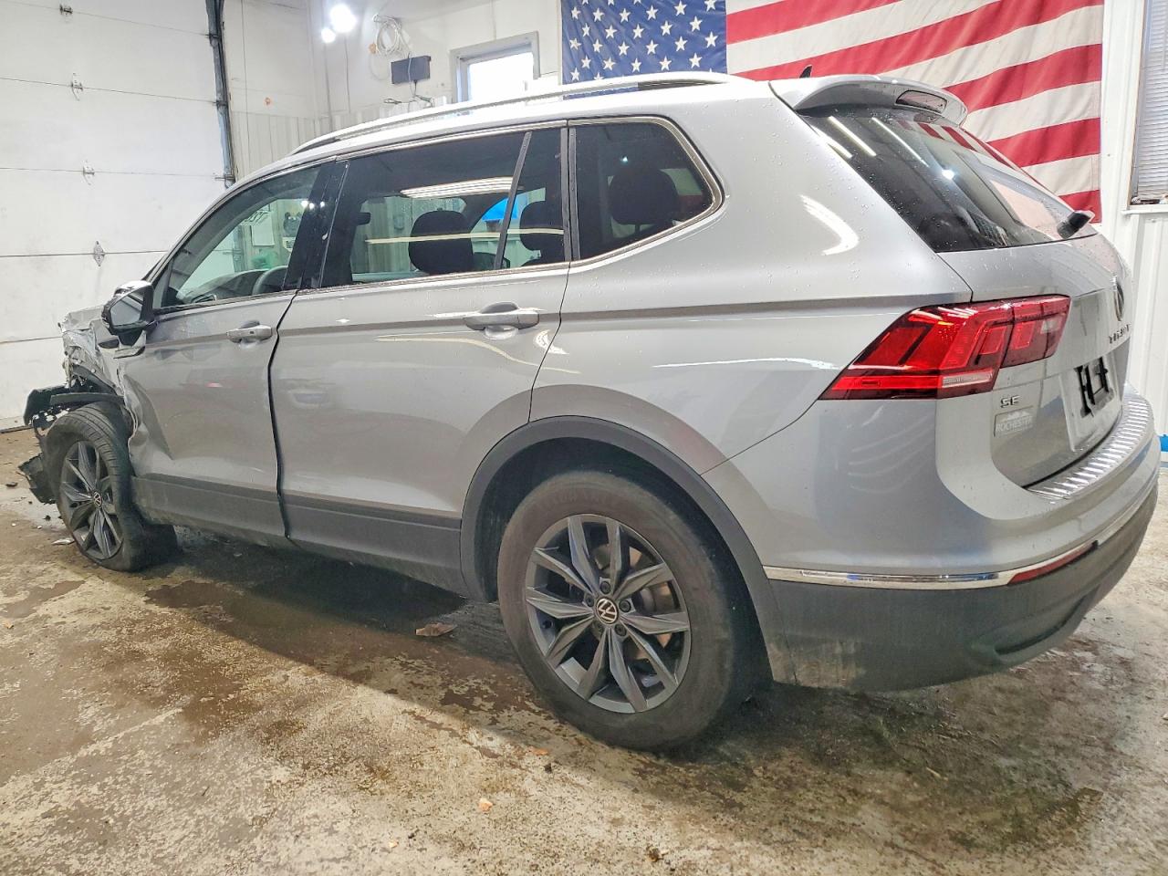 2024 VOLKSWAGEN TIGUAN SE photo 2