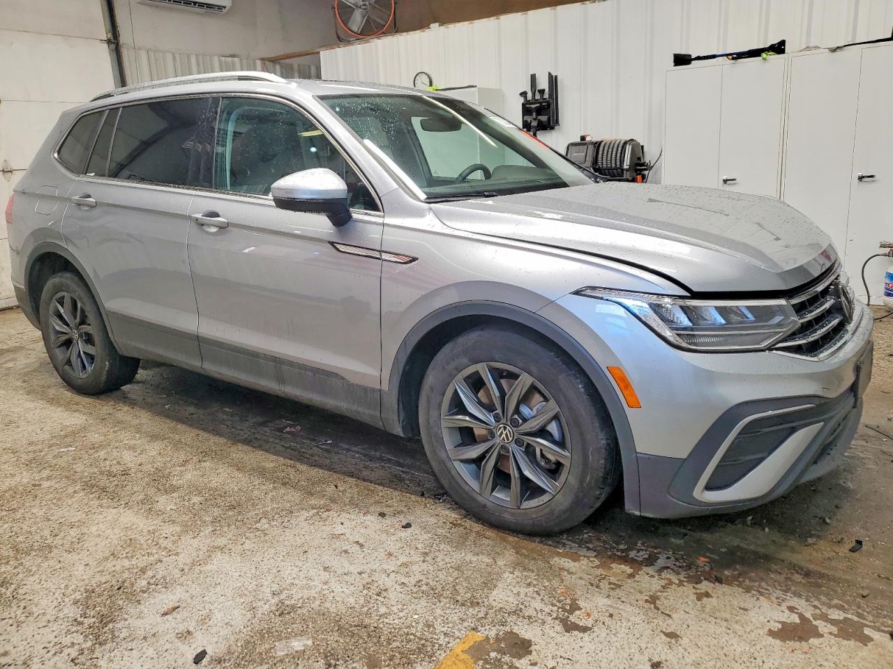 2024 VOLKSWAGEN TIGUAN SE photo 4
