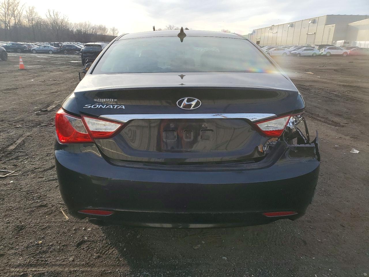 2011 HYUNDAI SONATA photo 11