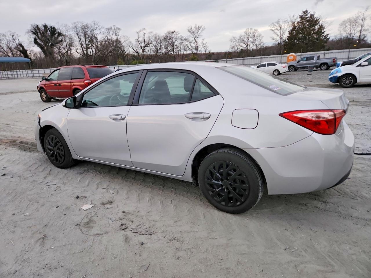2017 TOYOTA COROLLA L photo 3