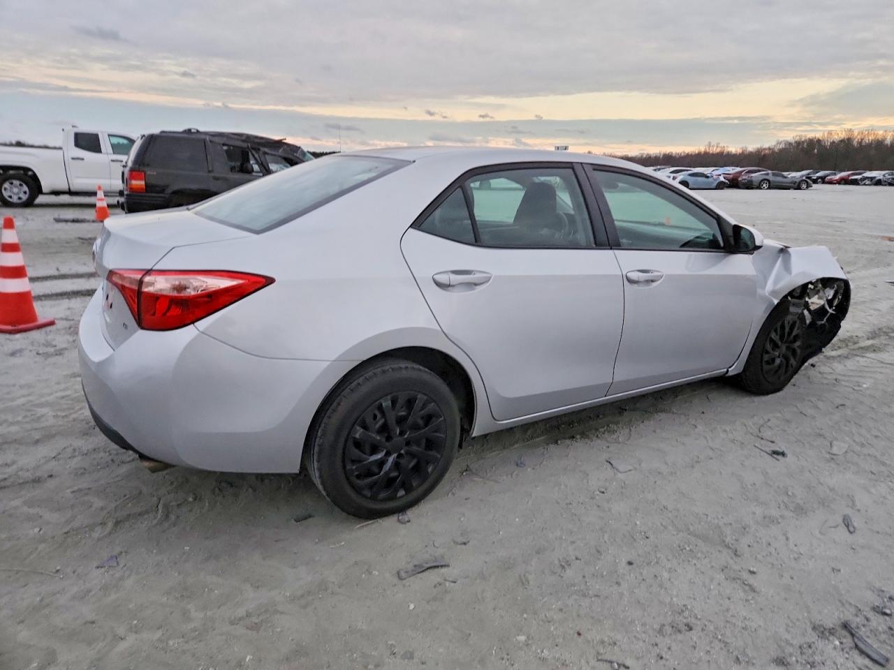 2017 TOYOTA COROLLA L photo 5