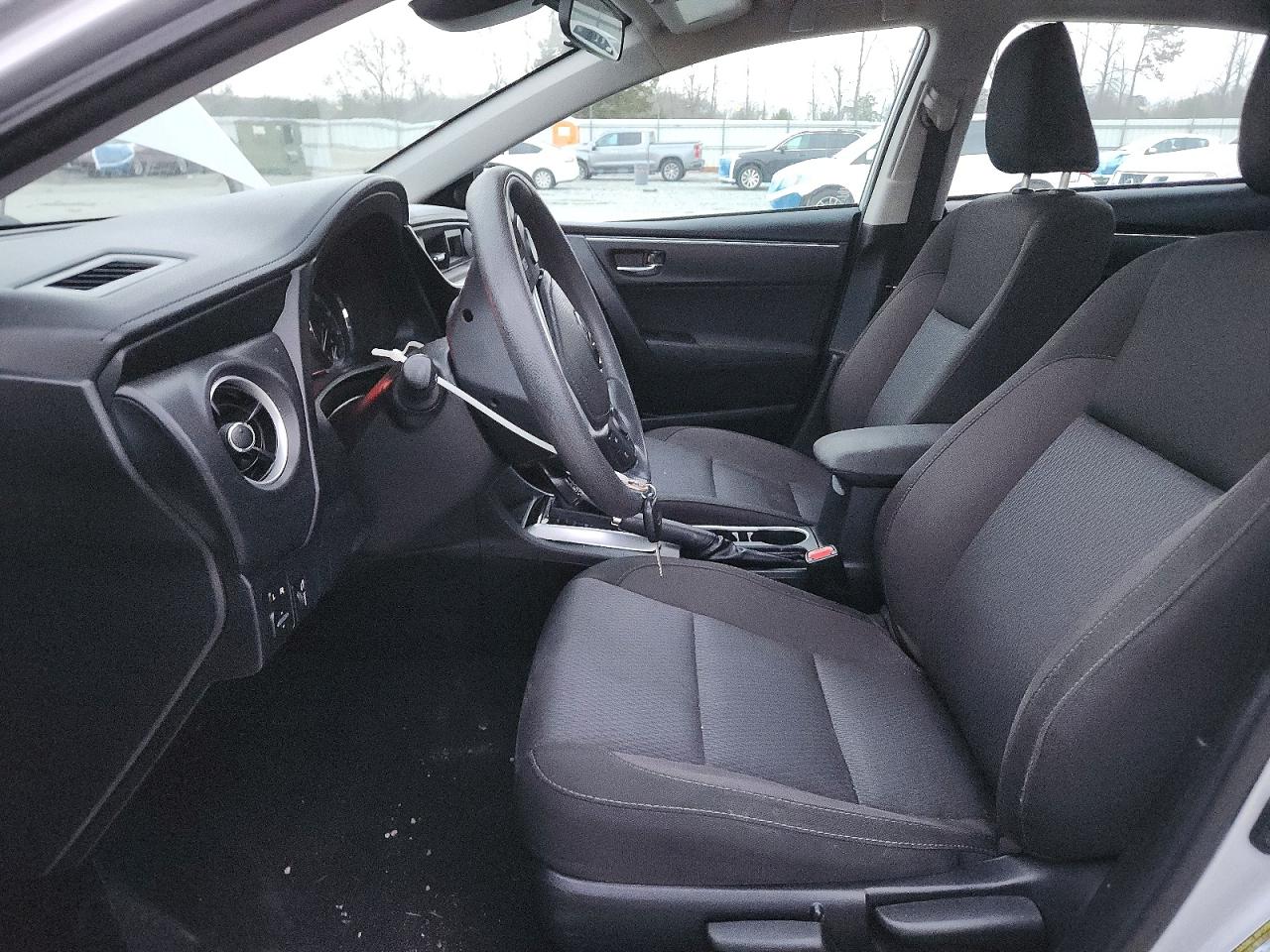 2017 TOYOTA COROLLA L photo 13