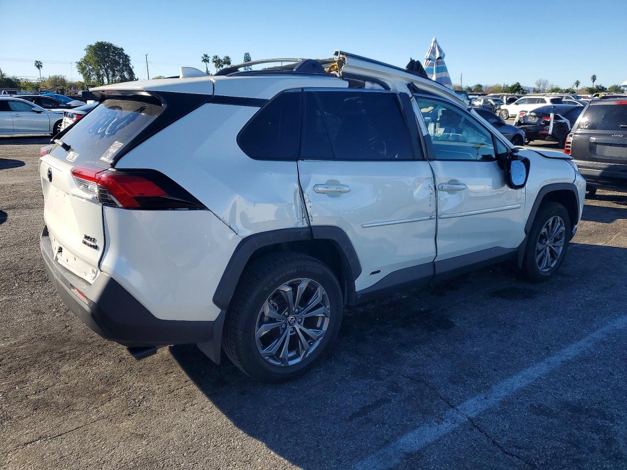 2022 TOYOTA RAV4 XLE PREMIUM photo 5