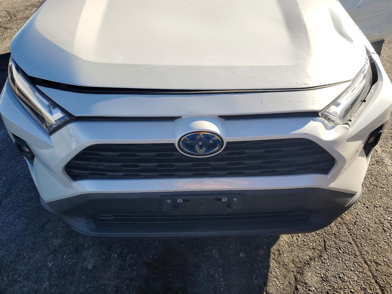 2022 TOYOTA RAV4 XLE PREMIUM photo 23