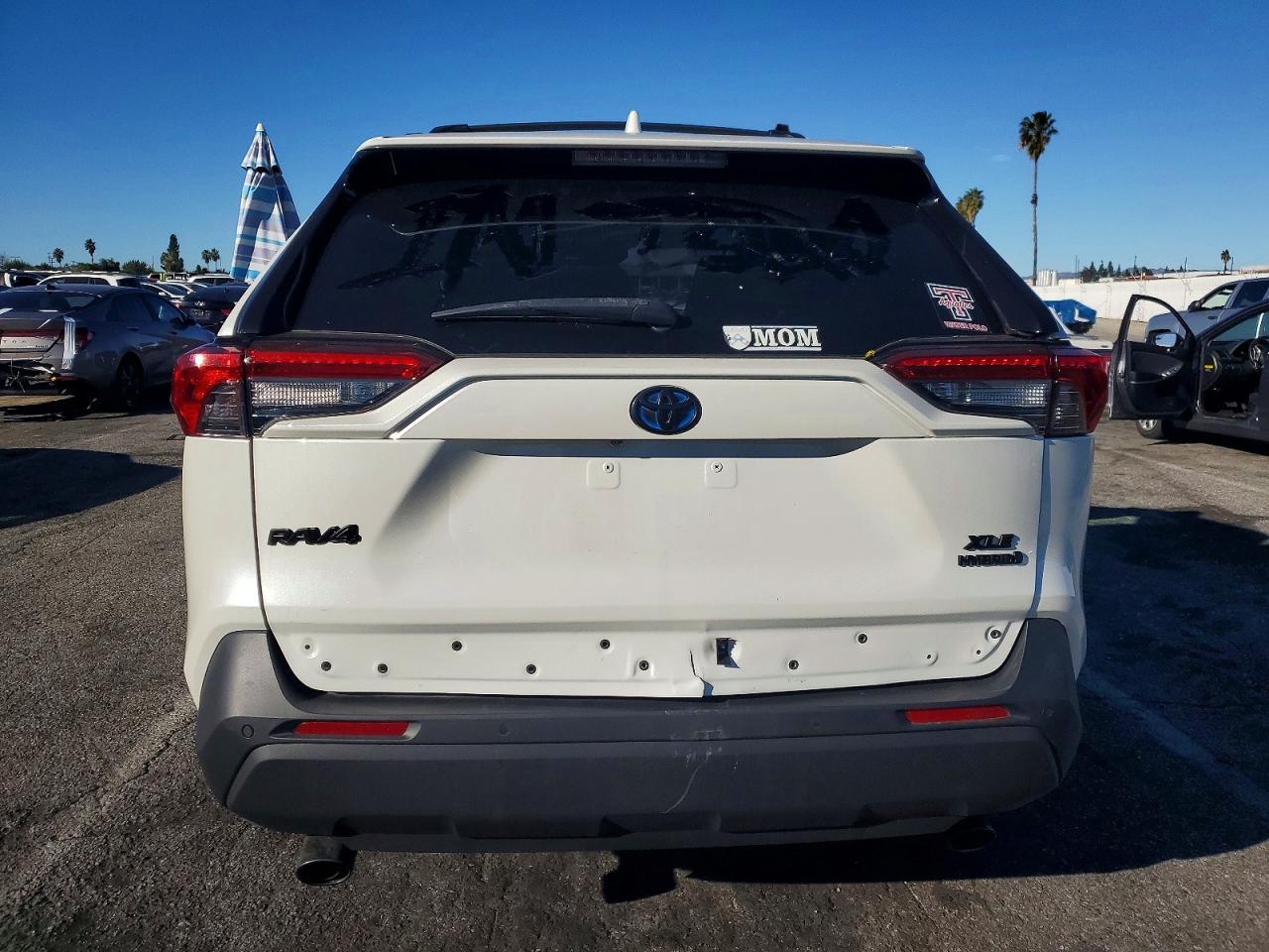 2022 TOYOTA RAV4 XLE PREMIUM photo 11