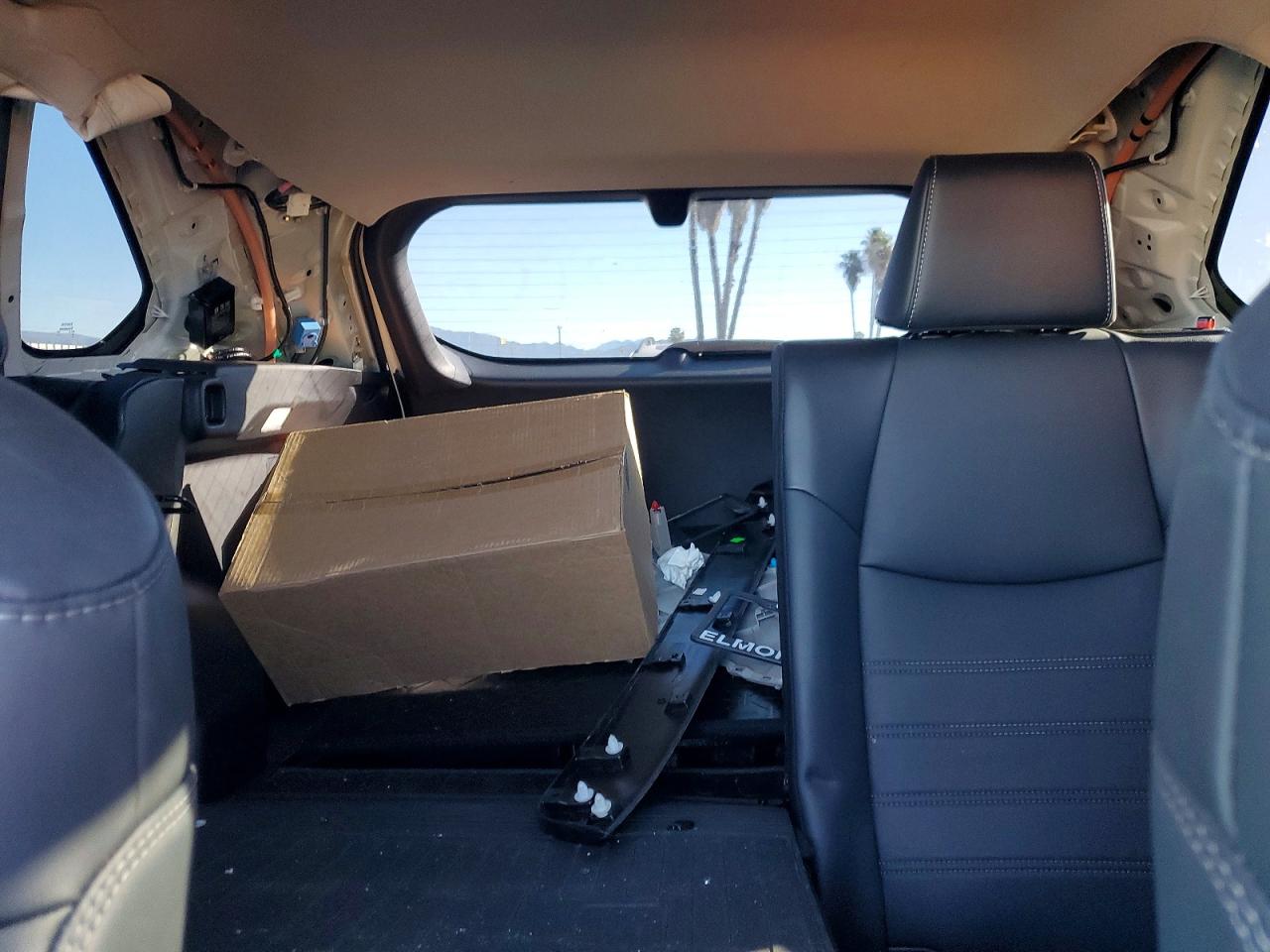 2022 TOYOTA RAV4 XLE PREMIUM photo 19