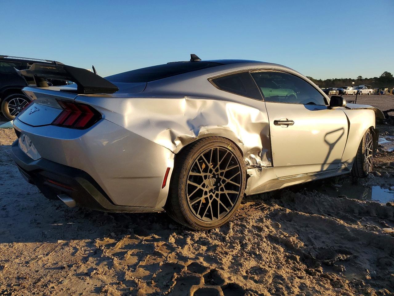 2024 FORD MUSTANG photo 3