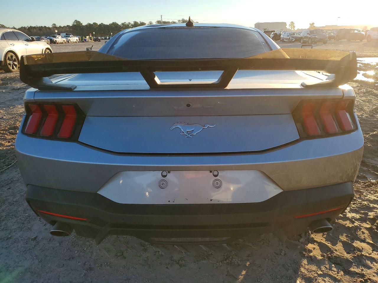 2024 FORD MUSTANG photo 6