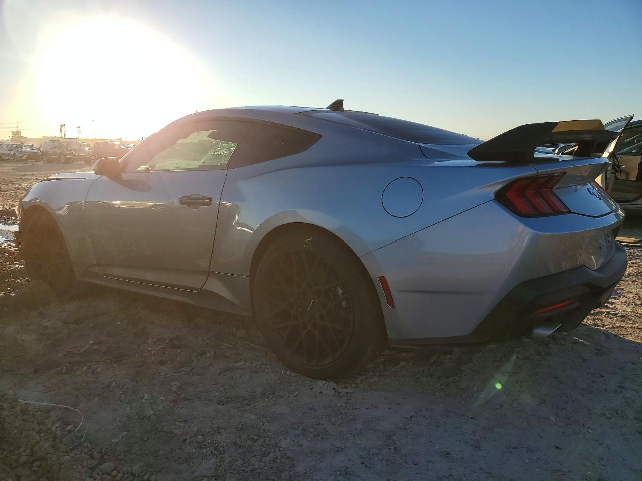 2024 FORD MUSTANG photo 2