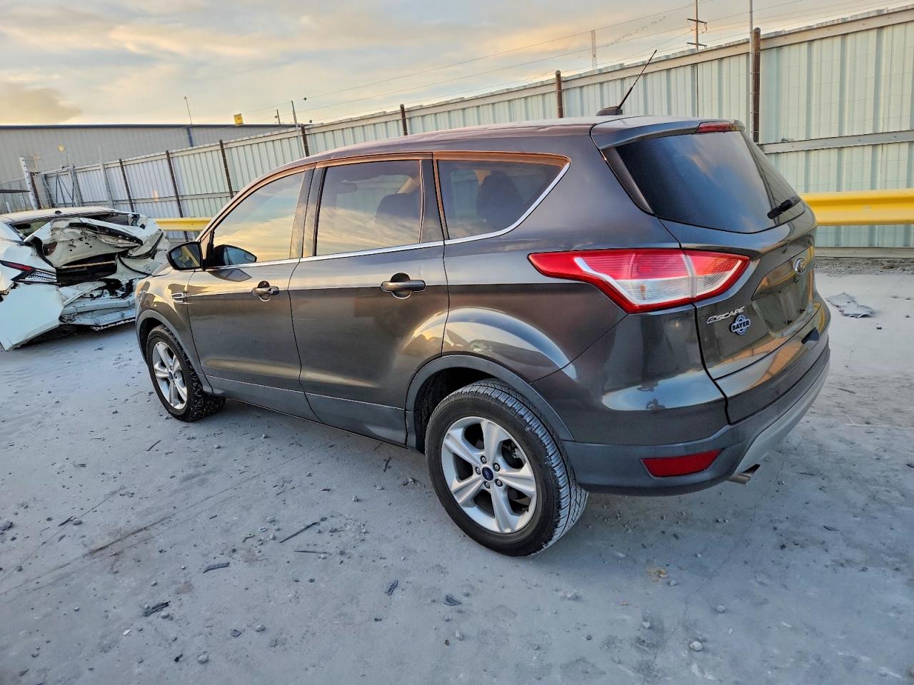 2015 FORD ESCAPE SE photo 3