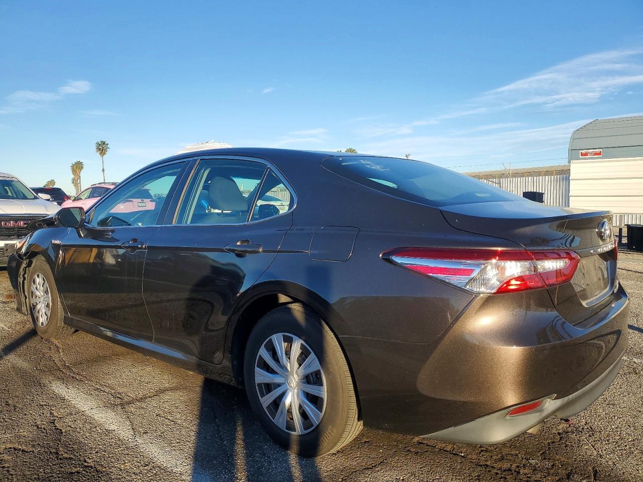 2018 TOYOTA CAMRY photo 2