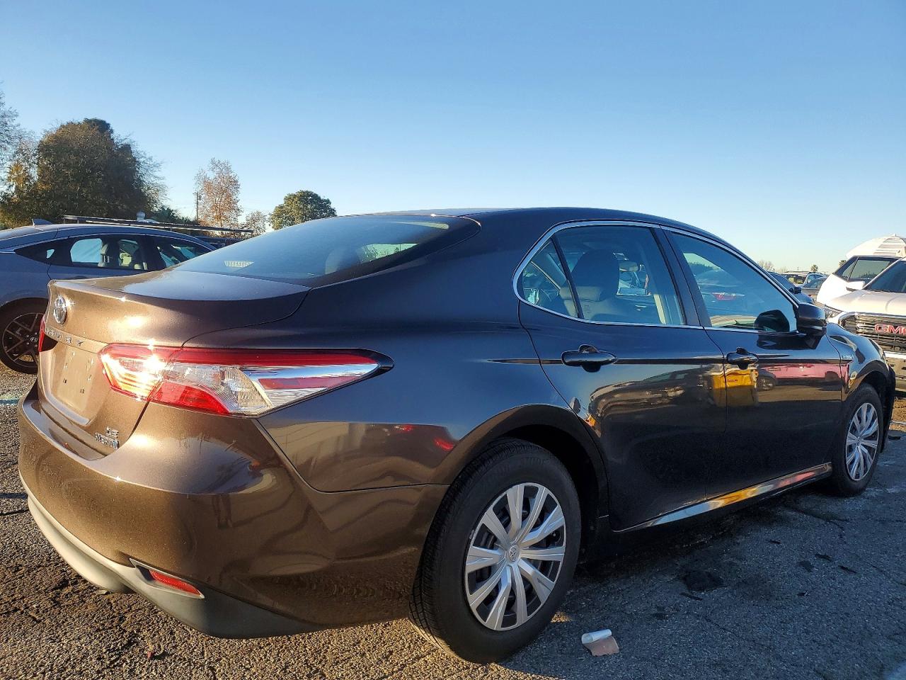 2018 TOYOTA CAMRY photo 3