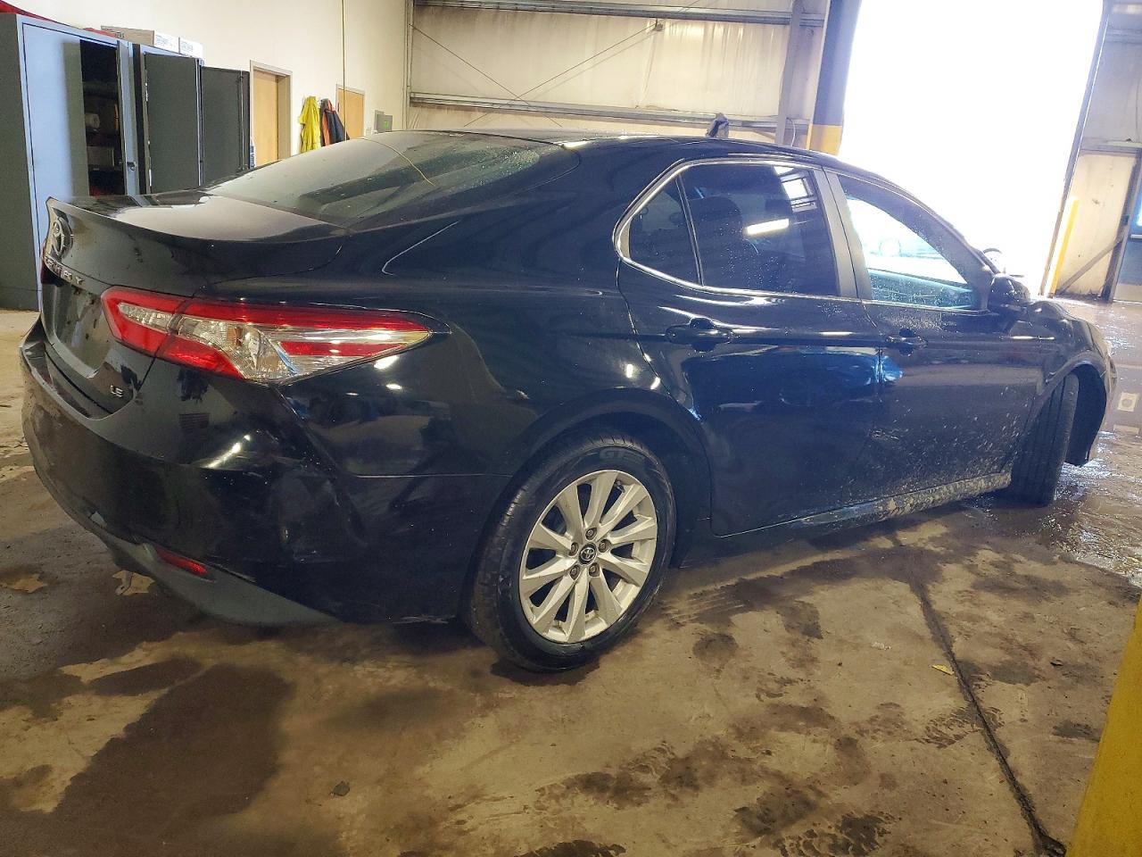 2018 TOYOTA CAMRY LE photo 5