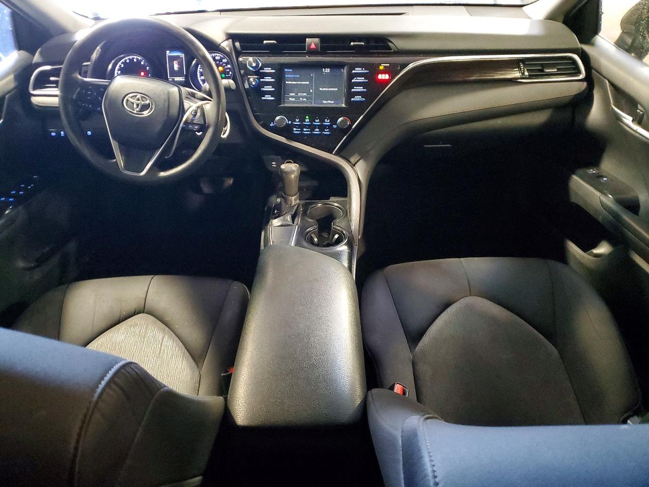 2018 TOYOTA CAMRY LE photo 15
