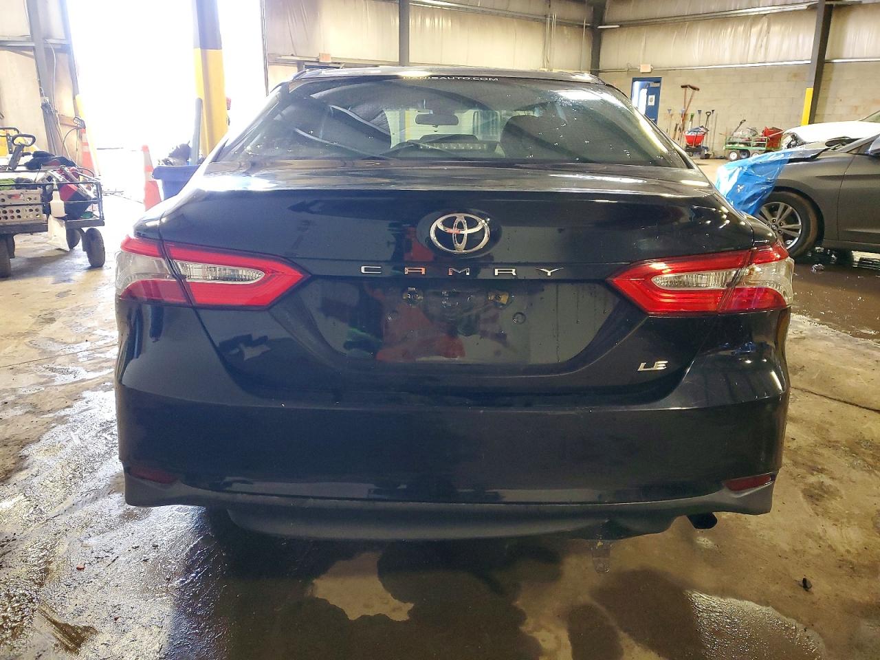 2018 TOYOTA CAMRY LE photo 11