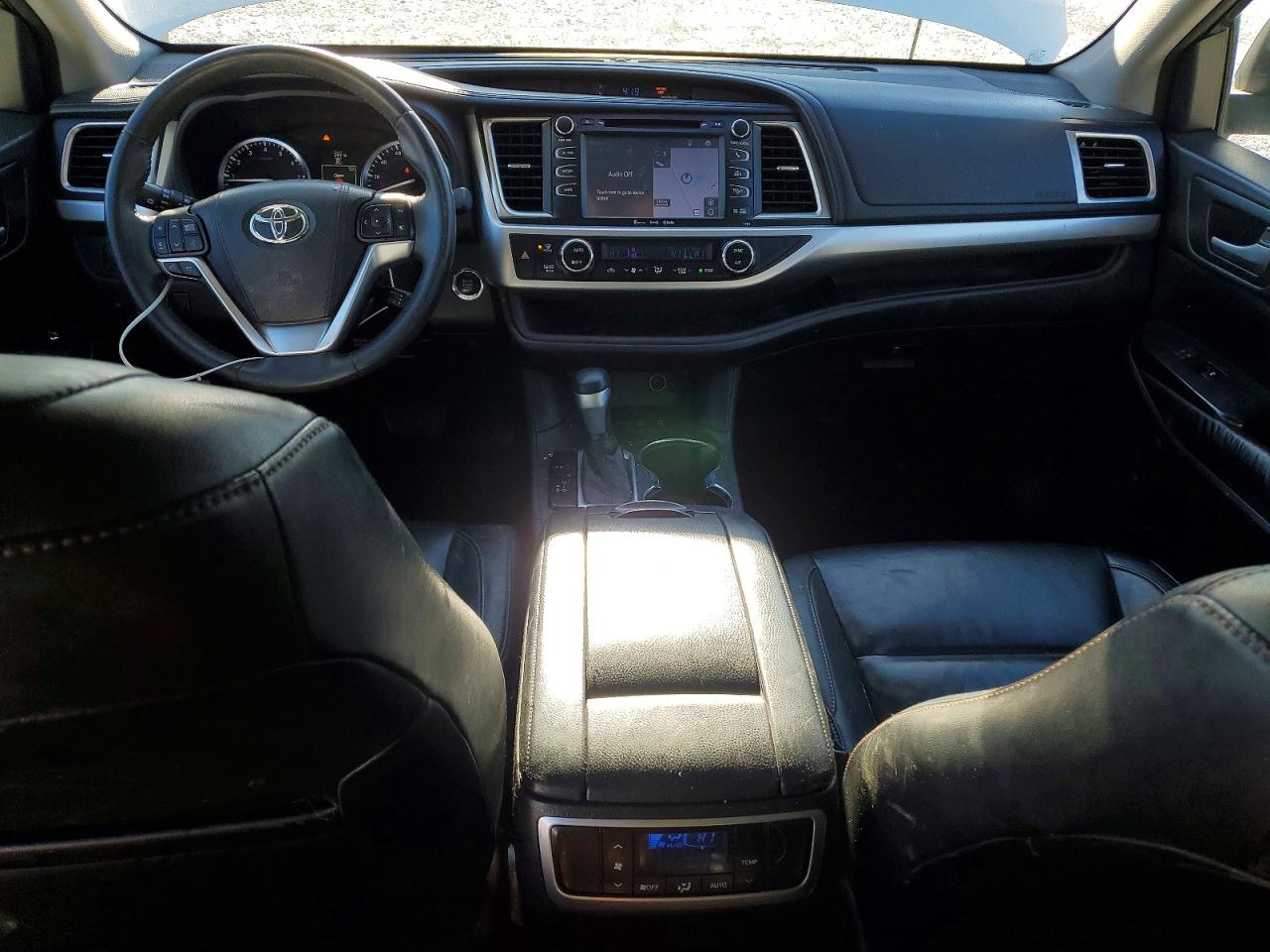 2016 TOYOTA HIGHLANDER XLE photo 29