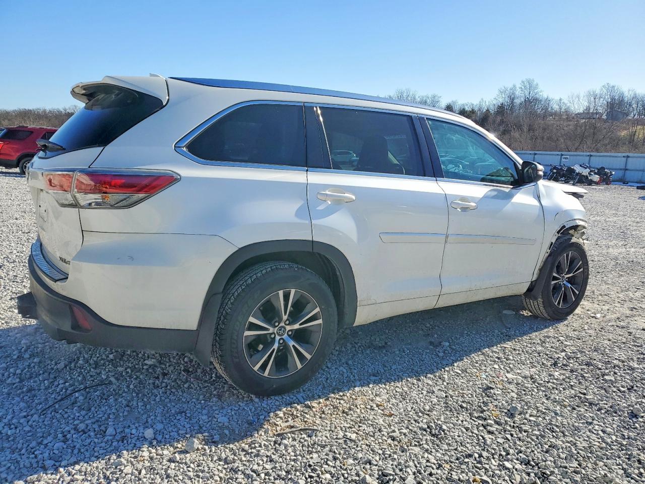 2016 TOYOTA HIGHLANDER XLE photo 9